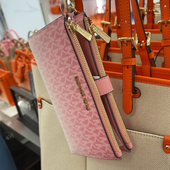 MICHAEL KORS
Jet Set Large Ombré Logo Double-Zip Wristlet-Wallet-Phone Case NWT - Picture 6 of 16